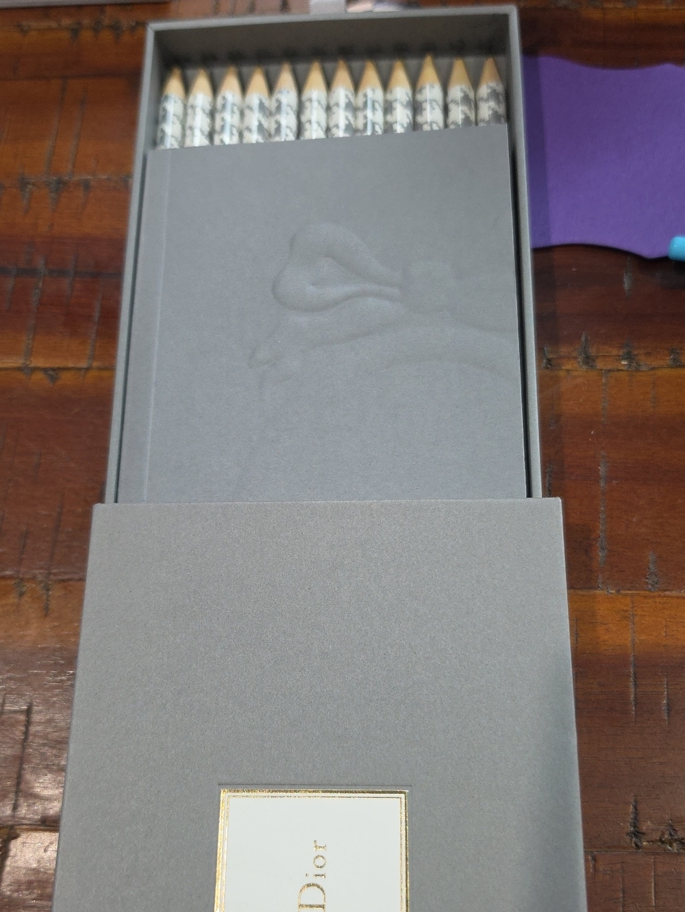 DIOE SET PENCILS & SMALL NOTEBOOK
